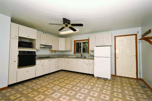 4 of 28 - 6508 Mystery Beach Rd, Fanny Bay, BC