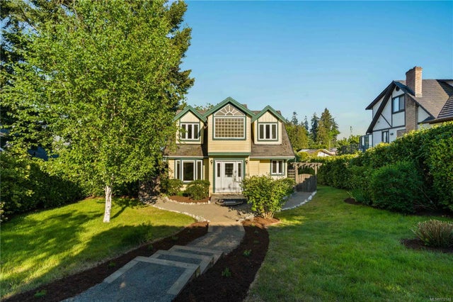 1 of 34 - 9855 Cedar St, Chemainus, BC