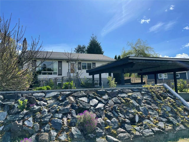 1 of 12 - 9911 Lang St, Chemainus, BC