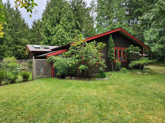 1 of 24 - 315 Spruce Ave, Gabriola Island, BC