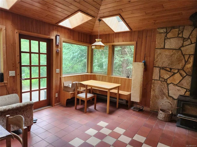 2 of 10 - 307 Spruce Ave, Gabriola Island, BC