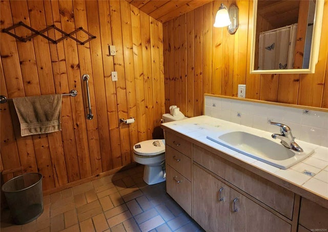 4 of 10 - 307 Spruce Ave, Gabriola Island, BC