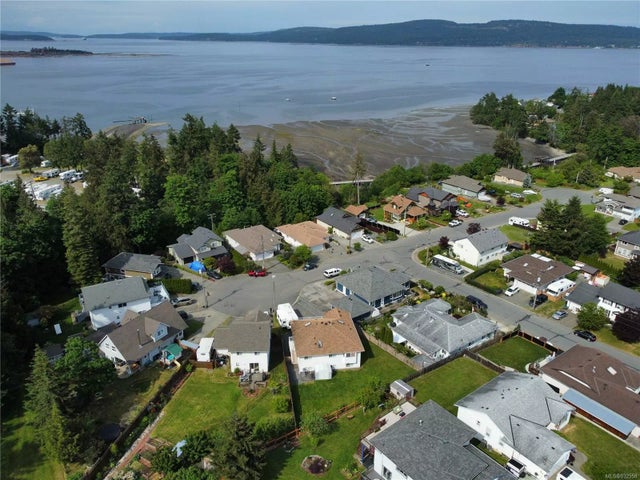 1 of 42 - 1454 Hayhurst Cres, Crofton, BC