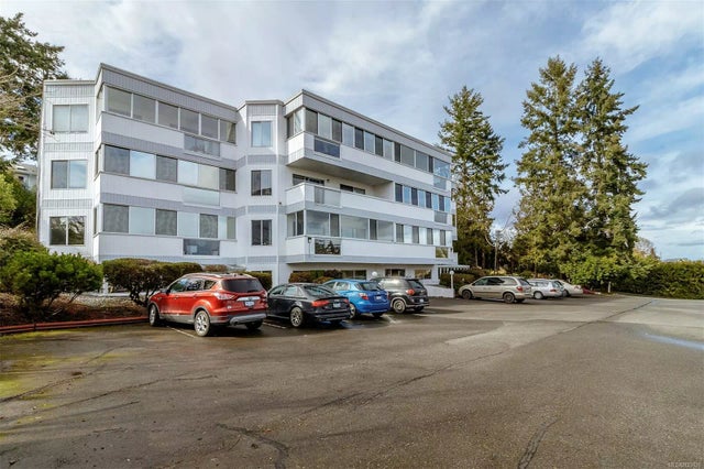 1 of 27 - 9958 Daniel St 102, Chemainus, BC