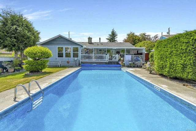 1 of 35 - 1573 Charlotte St, Crofton, BC