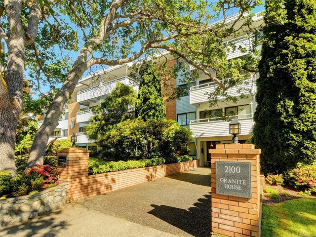 1 of 25 - 2100 Granite St 205, Oak Bay, BC