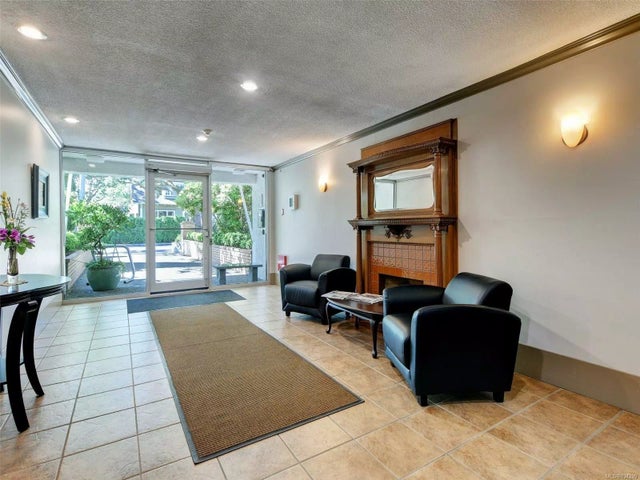 3 of 25 - 2100 Granite St 205, Oak Bay, BC