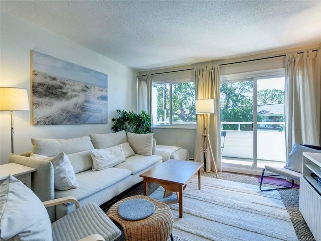4 of 25 - 2100 Granite St 205, Oak Bay, BC