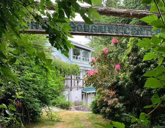 1 of 2 - 138 Burlington Ave, Bamfield, BC