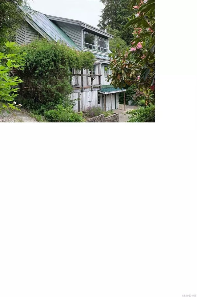 2 of 2 - 138 Burlington Ave, Bamfield, BC