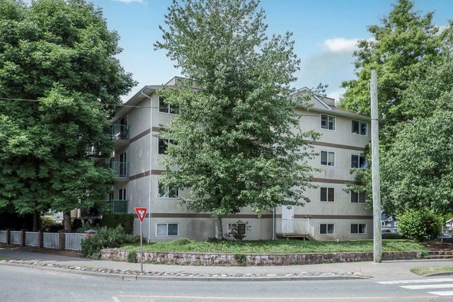 1 of 19 - 1355 Cumberland Rd 302, Courtenay, BC