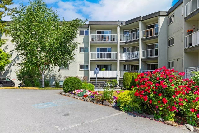 1 of 24 - 3040 Pine St 401, Chemainus, BC