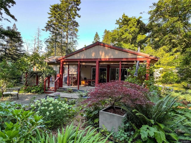 1 of 37 - 375 Tamarack St, Gabriola Island, BC