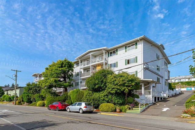 1 of 25 - 9942 Daniel St 307, Chemainus, BC