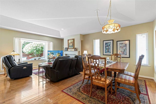 3 of 26 - 850 Arbutus St 20, Qualicum Beach, BC