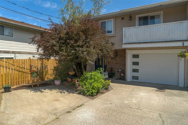 1 of 31 - 8077 Queen St, Crofton, BC