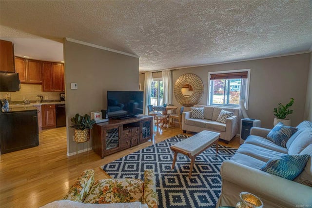 4 of 31 - 8077 Queen St, Crofton, BC