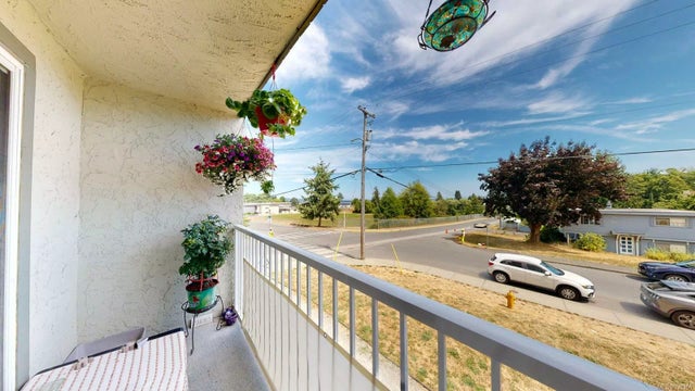 1 of 18 - 3040 Pine St 202, Chemainus, BC