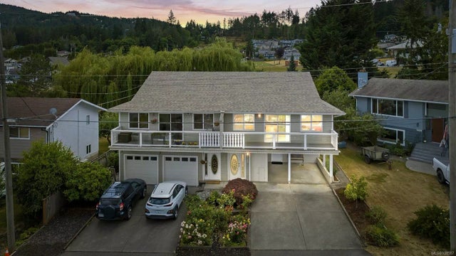 1 of 53 - 1588 Pauline St, Crofton, BC