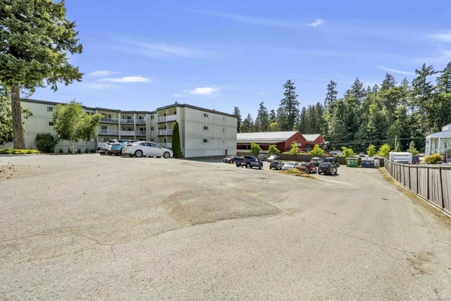 2 of 10 - 3040 Pine St 112, Chemainus, BC