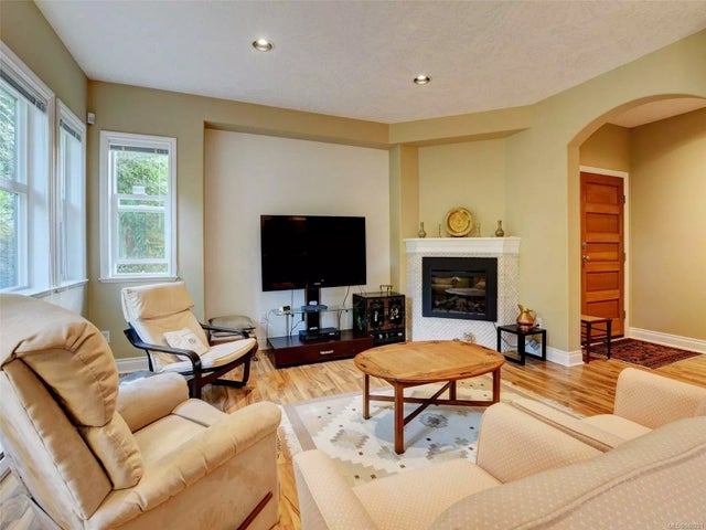 3 of 20 - 5164 Cordova Bay Rd 2, Saanich, BC