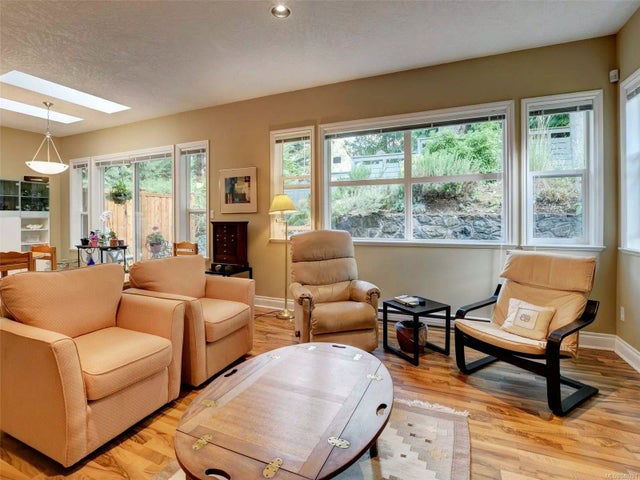 5 of 20 - 5164 Cordova Bay Rd 2, Saanich, BC