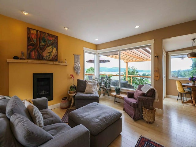 3 of 34 - 7989 Arthur St, Crofton, BC