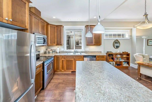 3 of 32 - 3110 Cook St 15, Chemainus, BC