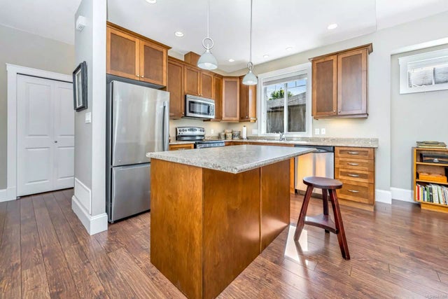 4 of 32 - 3110 Cook St 15, Chemainus, BC