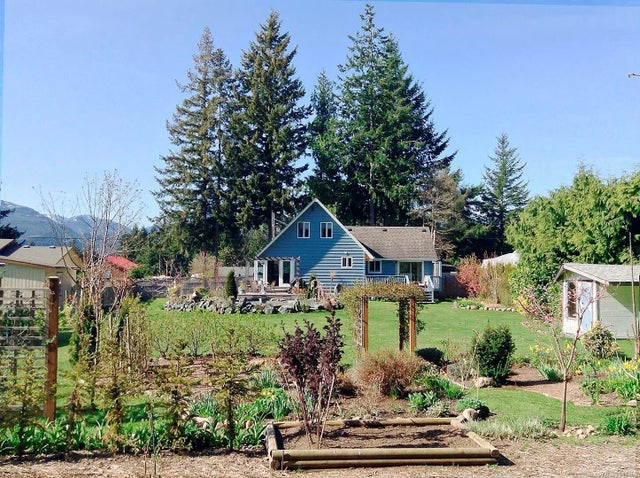 3 of 24 - 7816 Tozer Rd, Fanny Bay, BC