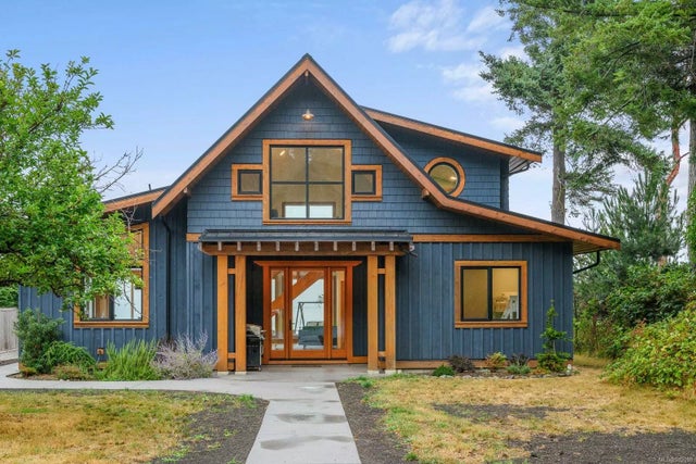 1 of 48 - 684 Berry Point Rd, Gabriola Island, BC