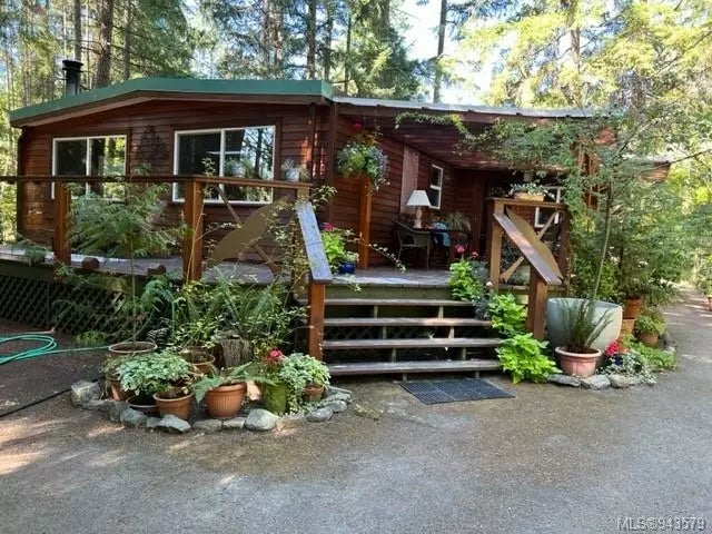 1 of 14 - 1046 Jeanette Ave, Gabriola Island, BC