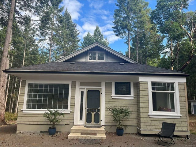 1 of 34 - 920 Sveinson Rd, Gabriola Island, BC