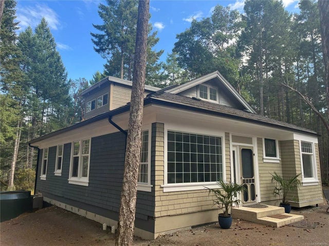 2 of 34 - 920 Sveinson Rd, Gabriola Island, BC