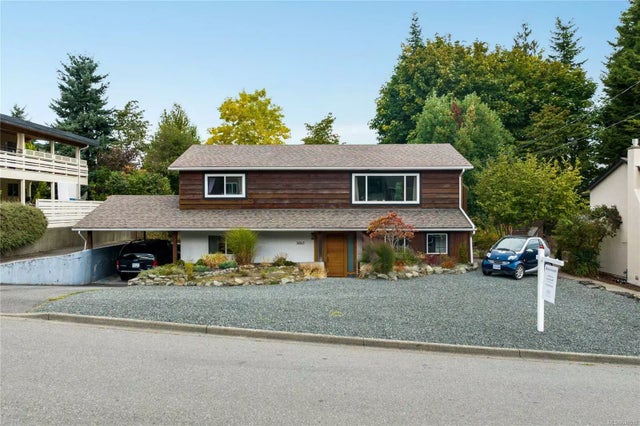 1 of 39 - 3063 Hawthorne St, Chemainus, BC