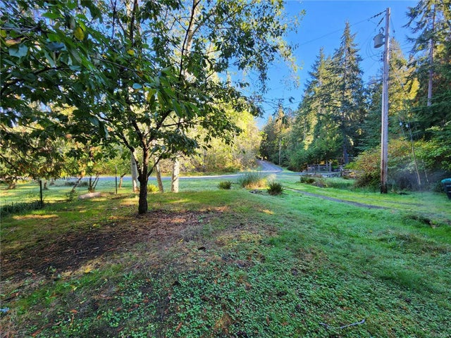 2 of 17 - 436 Hemlock Ave, Gabriola Island, BC