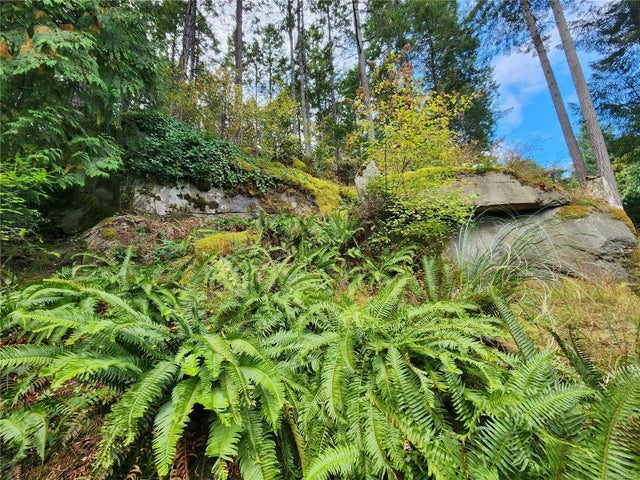 3 of 17 - 436 Hemlock Ave, Gabriola Island, BC