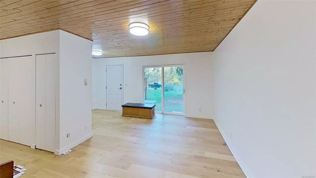 4 of 17 - 436 Hemlock Ave, Gabriola Island, BC