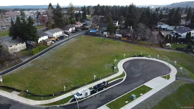 1 of 11 - 28 Leam Rd, Nanaimo, BC
