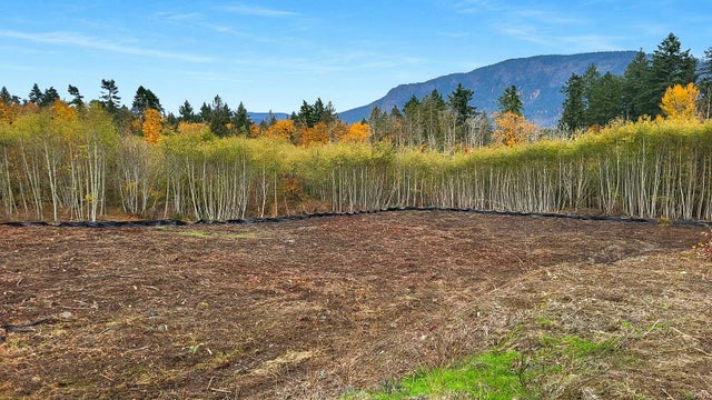 3 of 17 - Lt 1 & Pcl B Vee Rd, Cowichan Bay, BC
