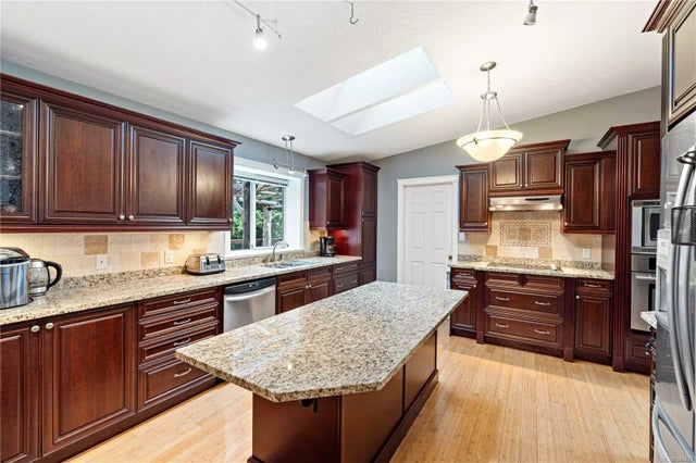 1 of 69 - 3175 Dogleg Rd, Hilliers, BC