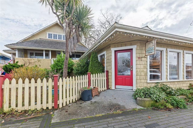 1 of 28 - 321 Main St, Tofino, BC