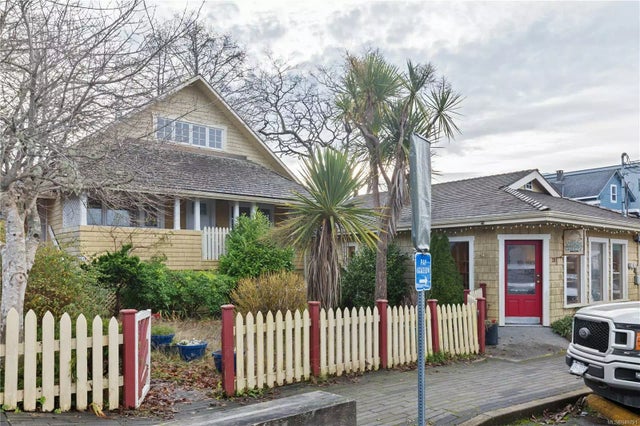 2 of 28 - 321 Main St, Tofino, BC