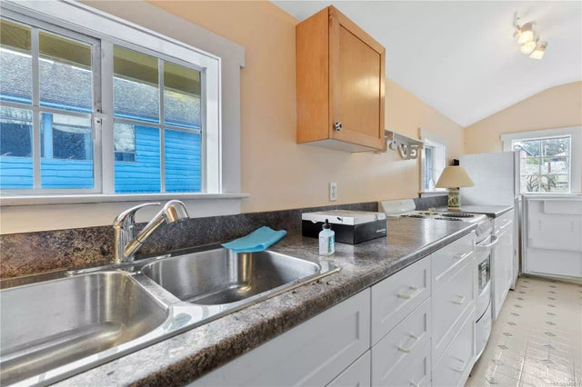 5 of 28 - 321 Main St, Tofino, BC