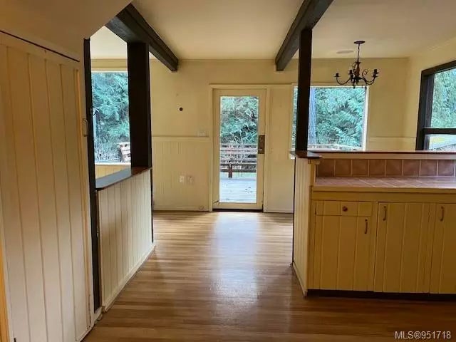 2 of 5 - 1181 North Rd, Gabriola Island, BC