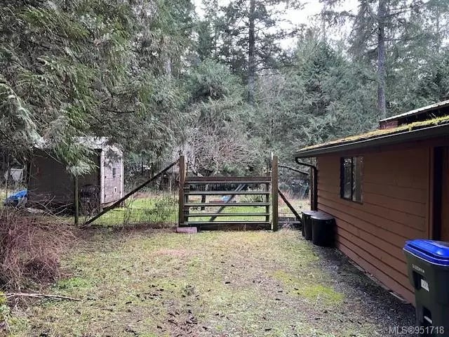 3 of 5 - 1181 North Rd, Gabriola Island, BC