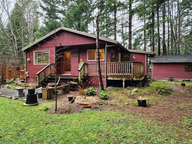 1 of 26 - 660 Jackpine St, Gabriola Island, BC
