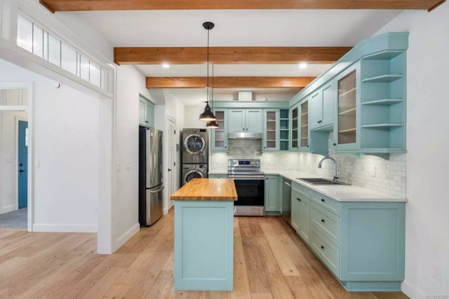 3 of 27 - 917 2nd St B, Courtenay, BC