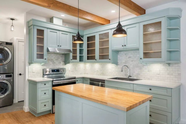 4 of 27 - 917 2nd St B, Courtenay, BC