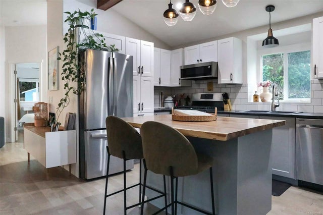 4 of 35 - 400 Spruce Ave, Gabriola Island, BC